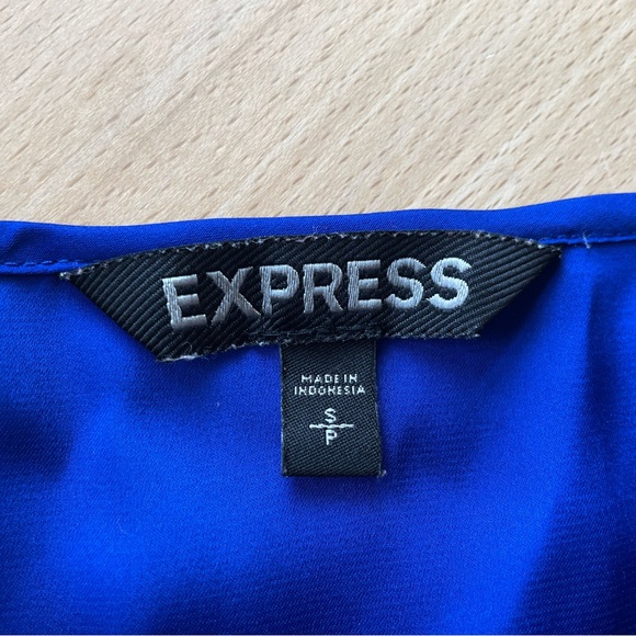 Express Women's Subtle V-Neck Short-Sleeve Top in Royal Blue Size Small - Picture 3 of 4